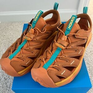 HOKA ONE ONE • U  HOPARA - Universal Size 9M, 10W